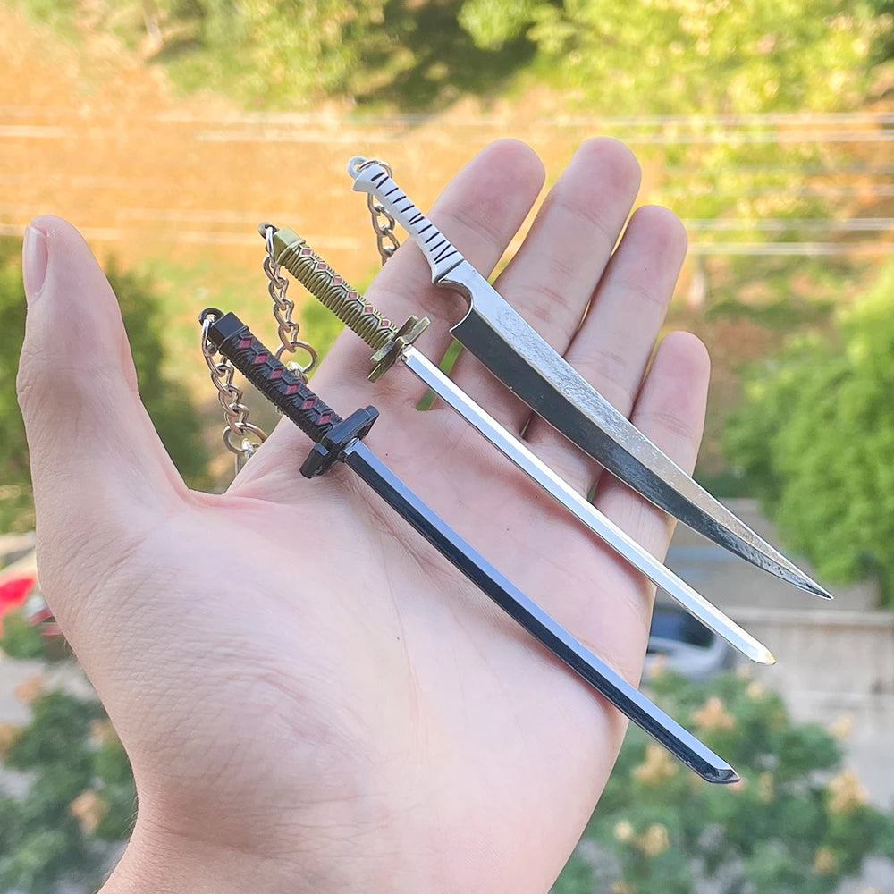 Anime BLEACH: Thousand-Year Blood War Keychains Kurosaki Ichigo Zangetsu Weapon Pendant Keyring Key Chain For Men Cool Jewelry